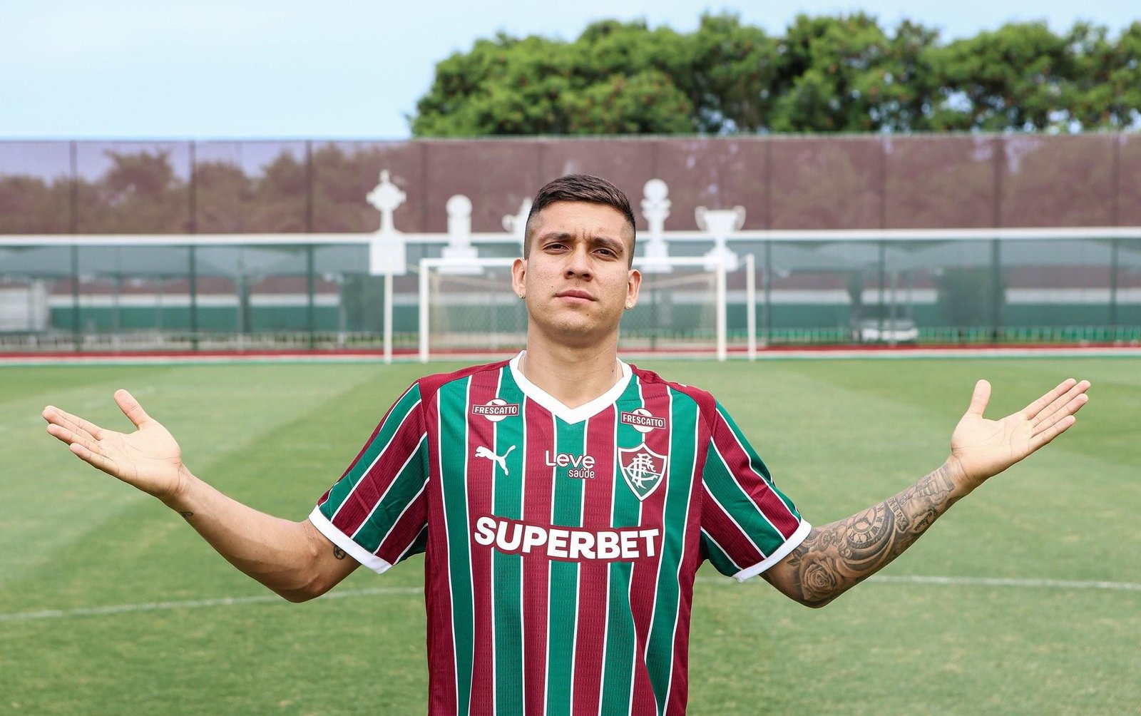 Fluminense anuncia a contratação do zagueiro Julián Millán, ex-Nacional-URU