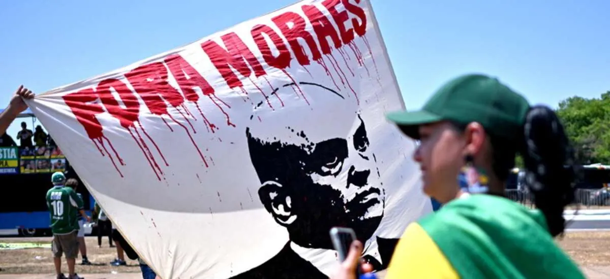 Moraes acusa Mendonça de estar 'a serviço' de grupo golpista