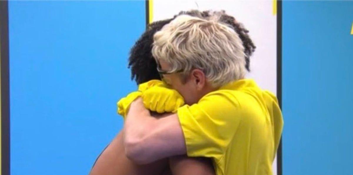 Juliano Floss chora ao encontrar Breno no Quarto Secreto: 'Meu Deus'