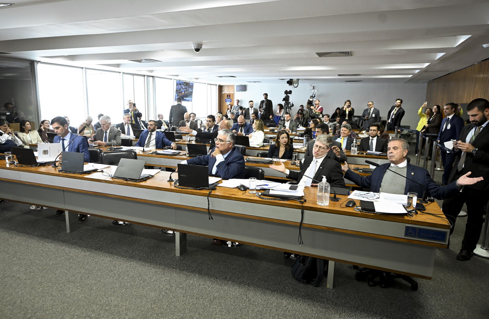 CPI do INSS adia depoimento de Vorcaro para o dia 26 de fevereiro