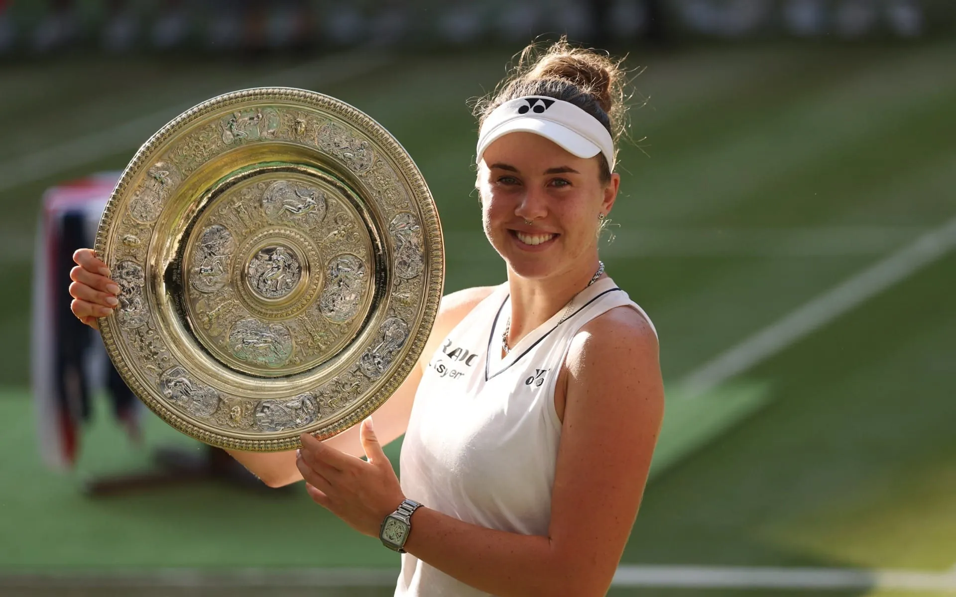Noskova vence final tcheca e vira mais jovem campeã de Wimbledon em 15 anos