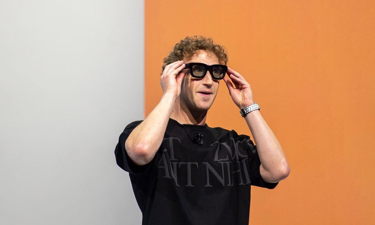 Mark Zuckerberg em desfile da Prada aponta lançamento de IA no luxo