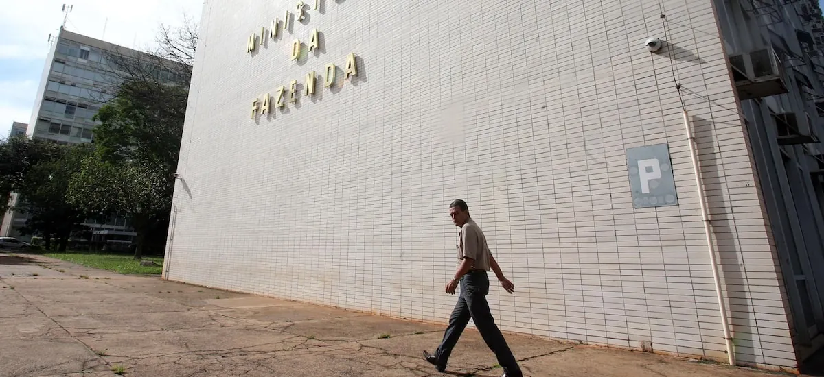 Disparada do petróleo após guerra pode ter impacto positivo no PIB e gerar inflação, prevê governo