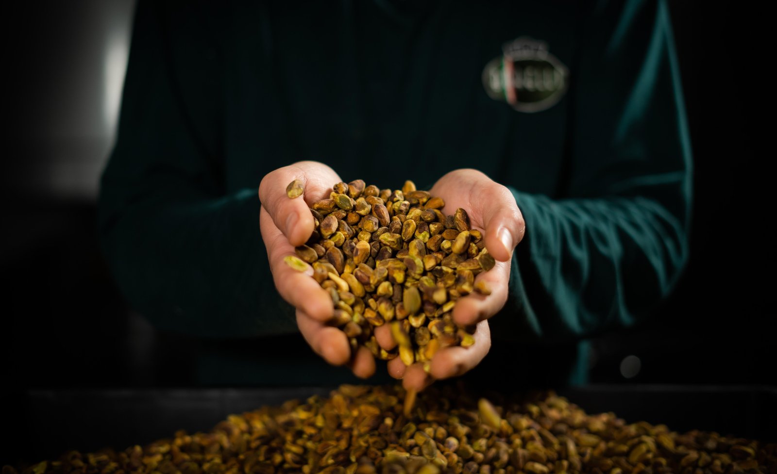 Irã proíbe exportação de alimentos devido à guerra; maiores compras do Brasil são de pistache e uva passa | G1