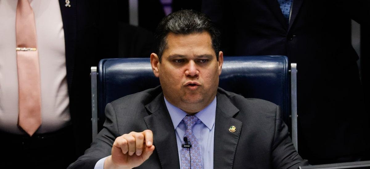 Alcolumbre impõe derrota ao governo e mantém quebra de sigilos de Lulinha