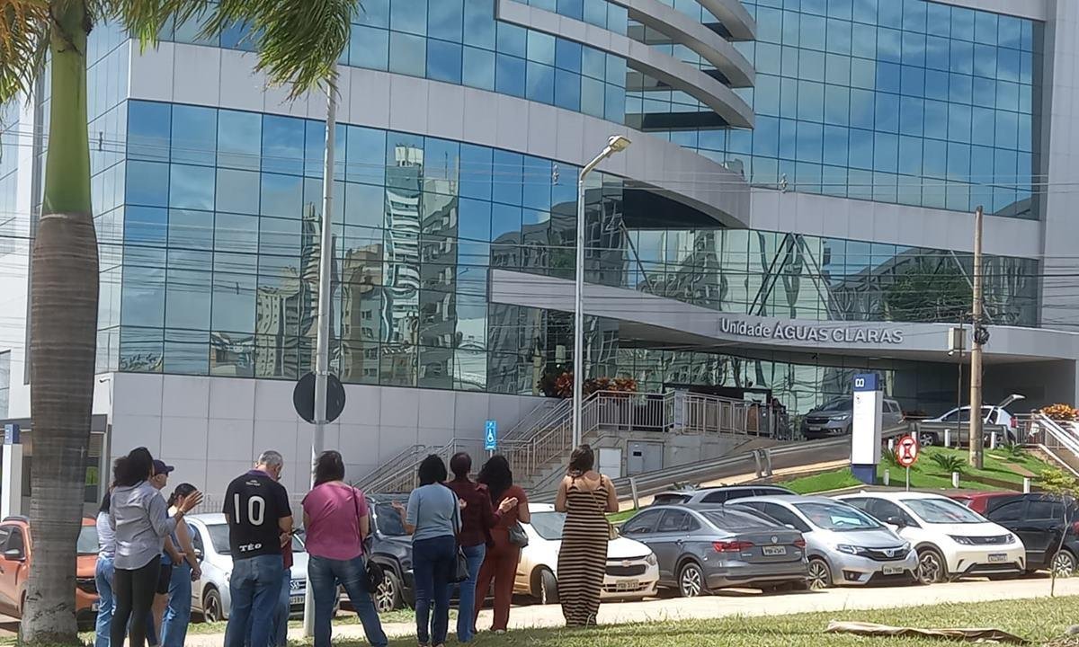 "Queremos um milagre": amigos oram por adolescente agredido por piloto