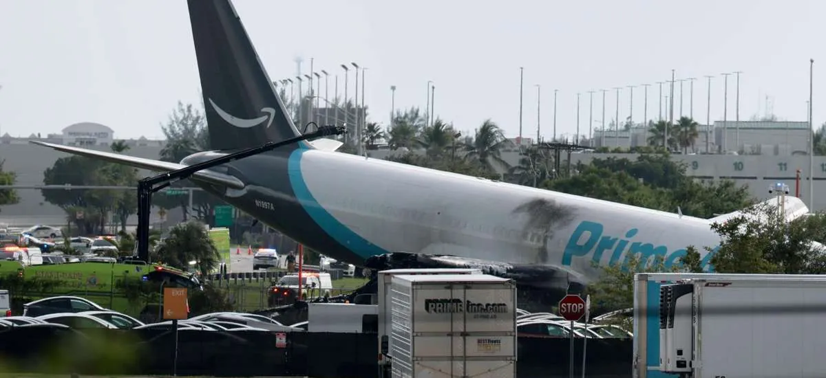 Avião de carga da Amazon deixa pelo menos 5 mortos ao sair da pista em aeroporto de Miami