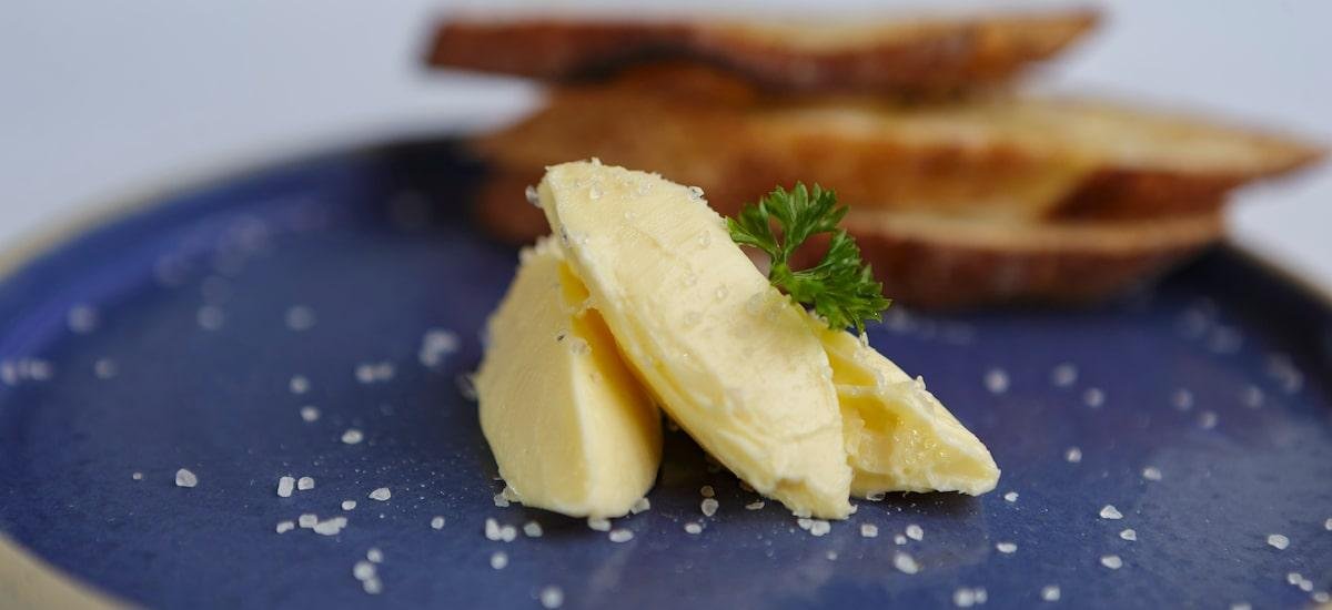 Manteiga não é tudo igual! Descubra as diferenças entre as versões com sal e sem sal