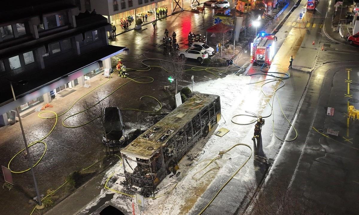 Incêndio em ônibus na Suíça deixa 6 mortos e 3 feridos | G1