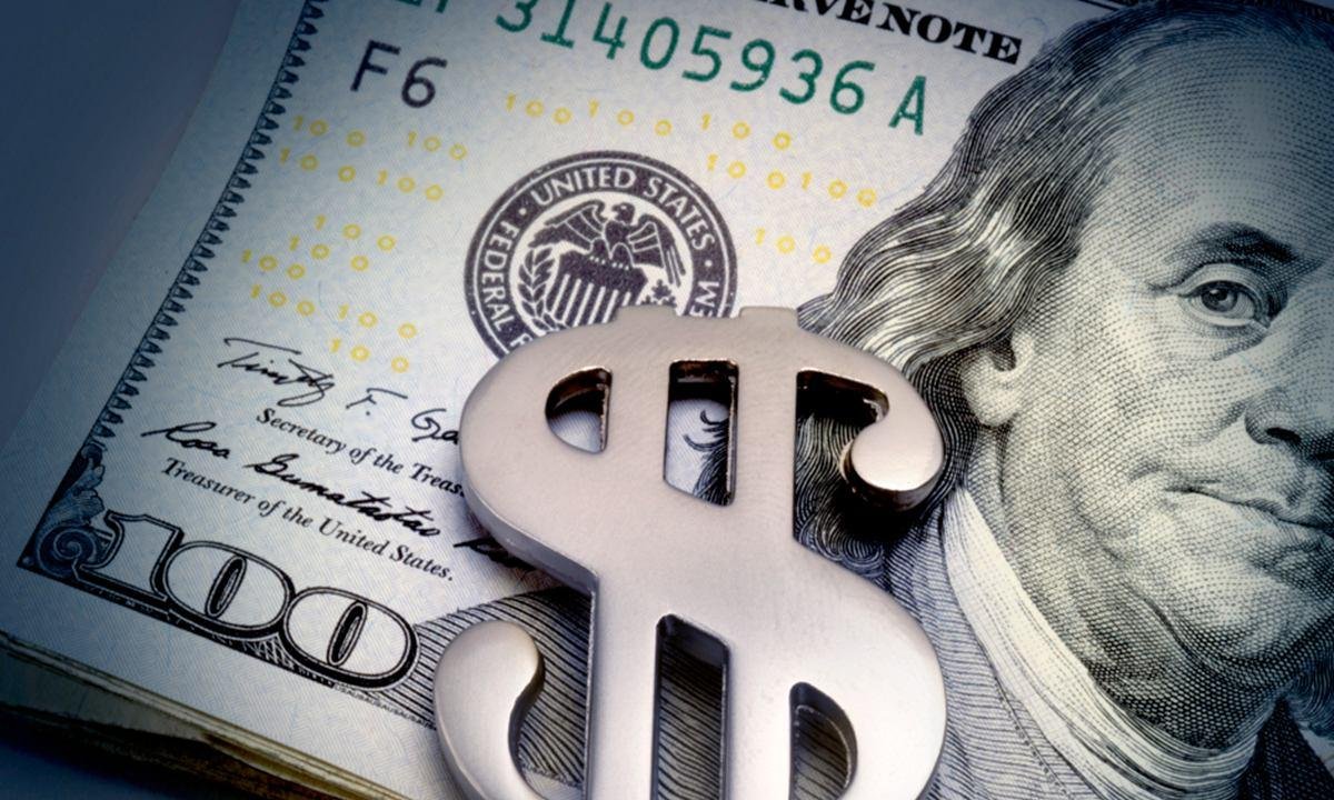 Dólar mantém-se estável e Bolsa desaba com queda de ações dos bancos