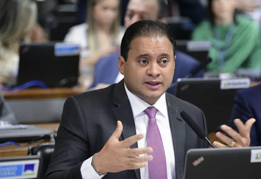Quem é Weverton Rocha, senador alvo de operação da PF em investigação sobre fraude no INSS