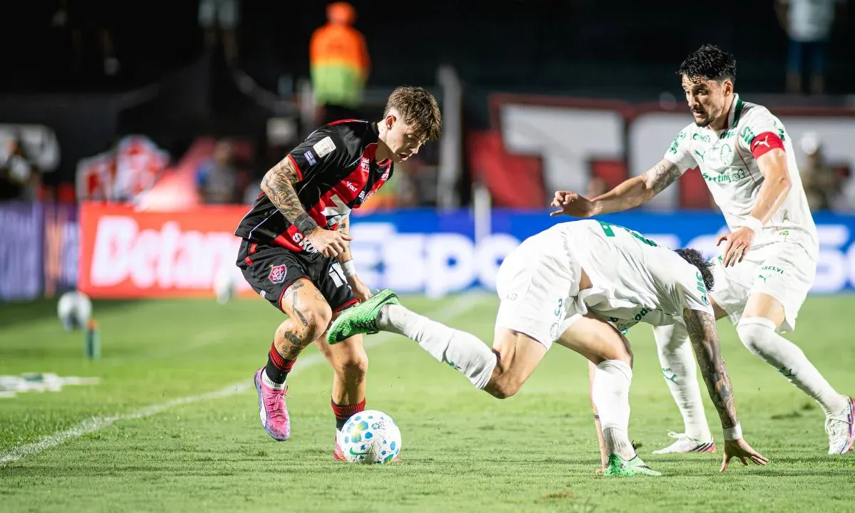 Vitória repudia fala de Abel Ferreira sobre histórico de Luan Cândido