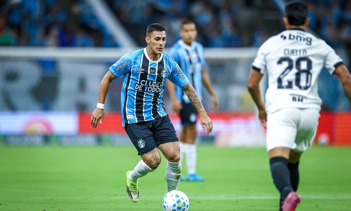 Grêmio bate Atlético-MG e conquista segunda vitória no Brasileirão