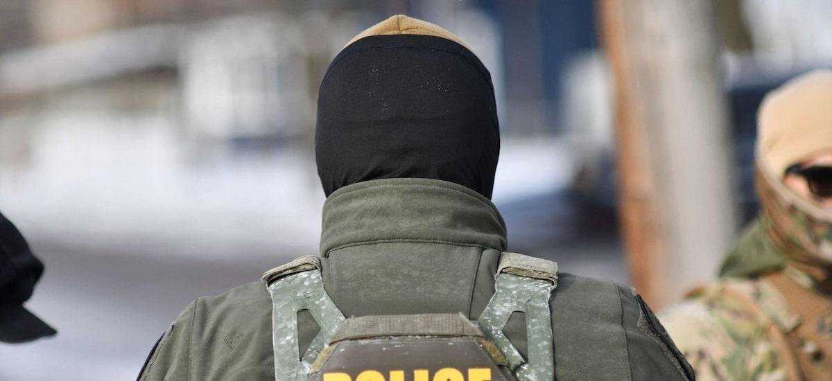 Brasileiro se declara culpado por agressão a agentes do ICE nos Estados Unidos, diz procuradoria