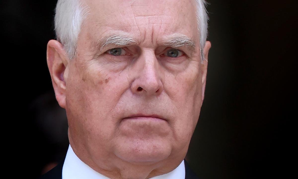 Em e-mail, Andrew disse para Epstein: "Vamos brincar mais em breve"