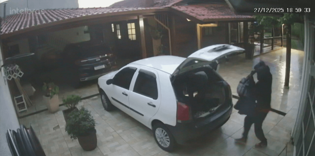 Quadrilha do controle clonado faz casal de idosos refém na Grande SP