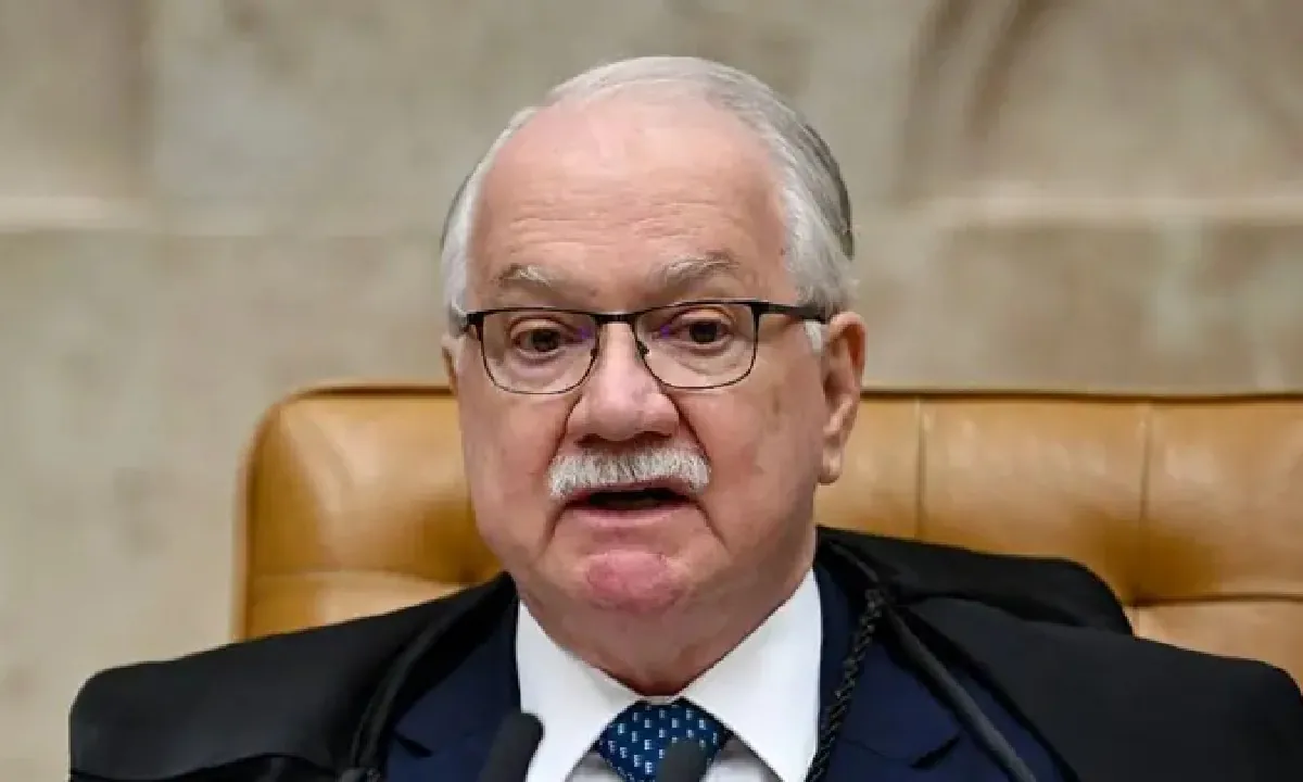 Fachin dá 24 horas para PF prestar informações sobre celular de Vorcaro