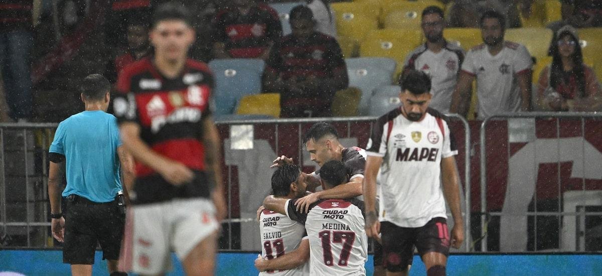 Análise | Paquetá falha, Lanús vira na prorrogação e faz Flamengo perder segundo título no ano