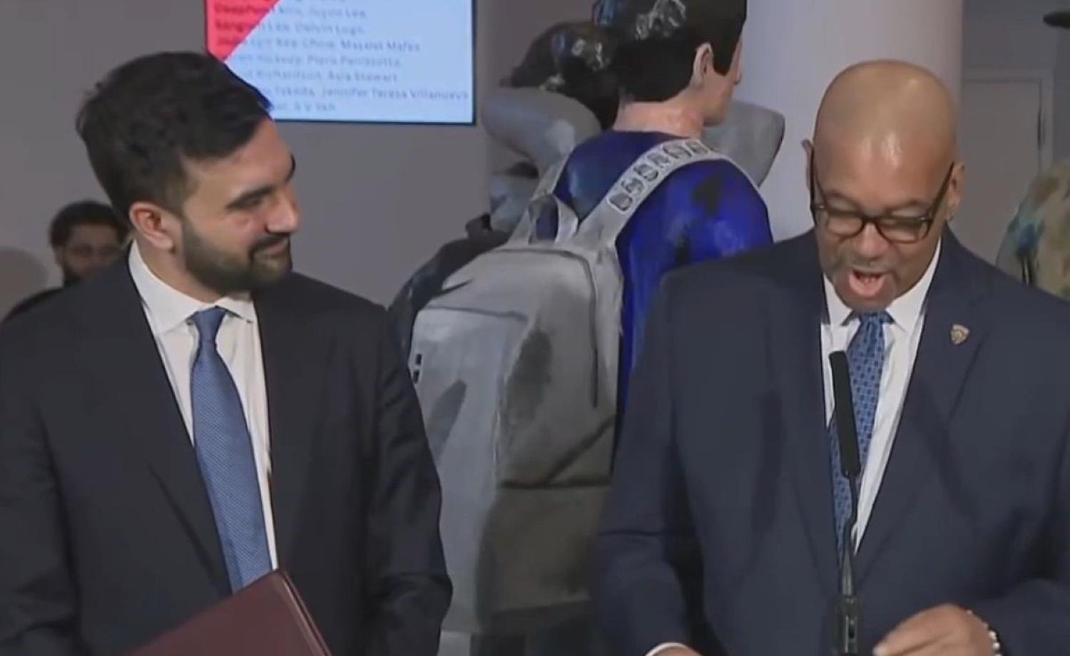 Prefeito de NY nomeia ex-detento para chefiar sistema prisional