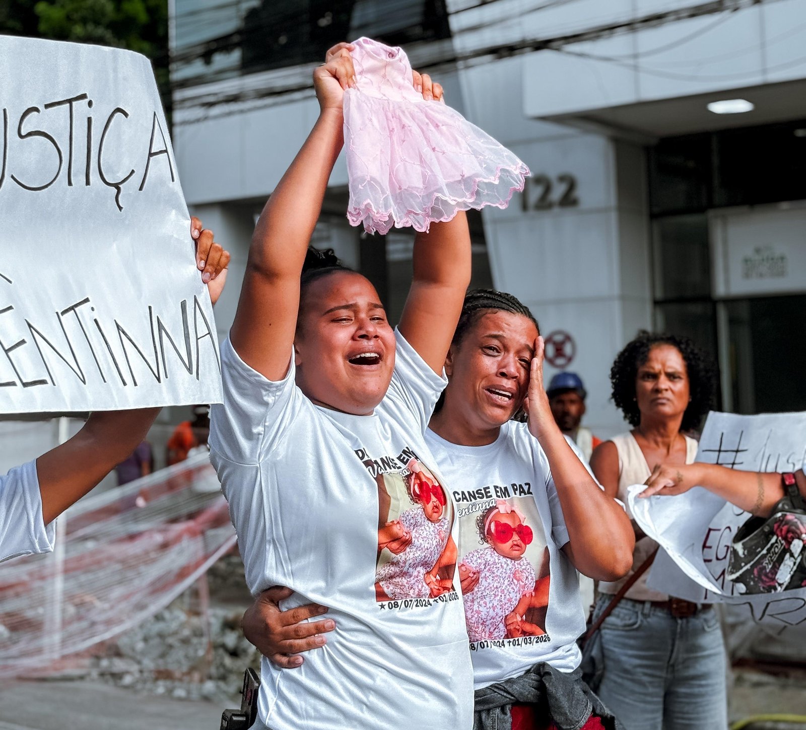 Polícia investiga morte de bebê de 1 ano em hospital de Niterói: 'medicação errada', diz a mãe