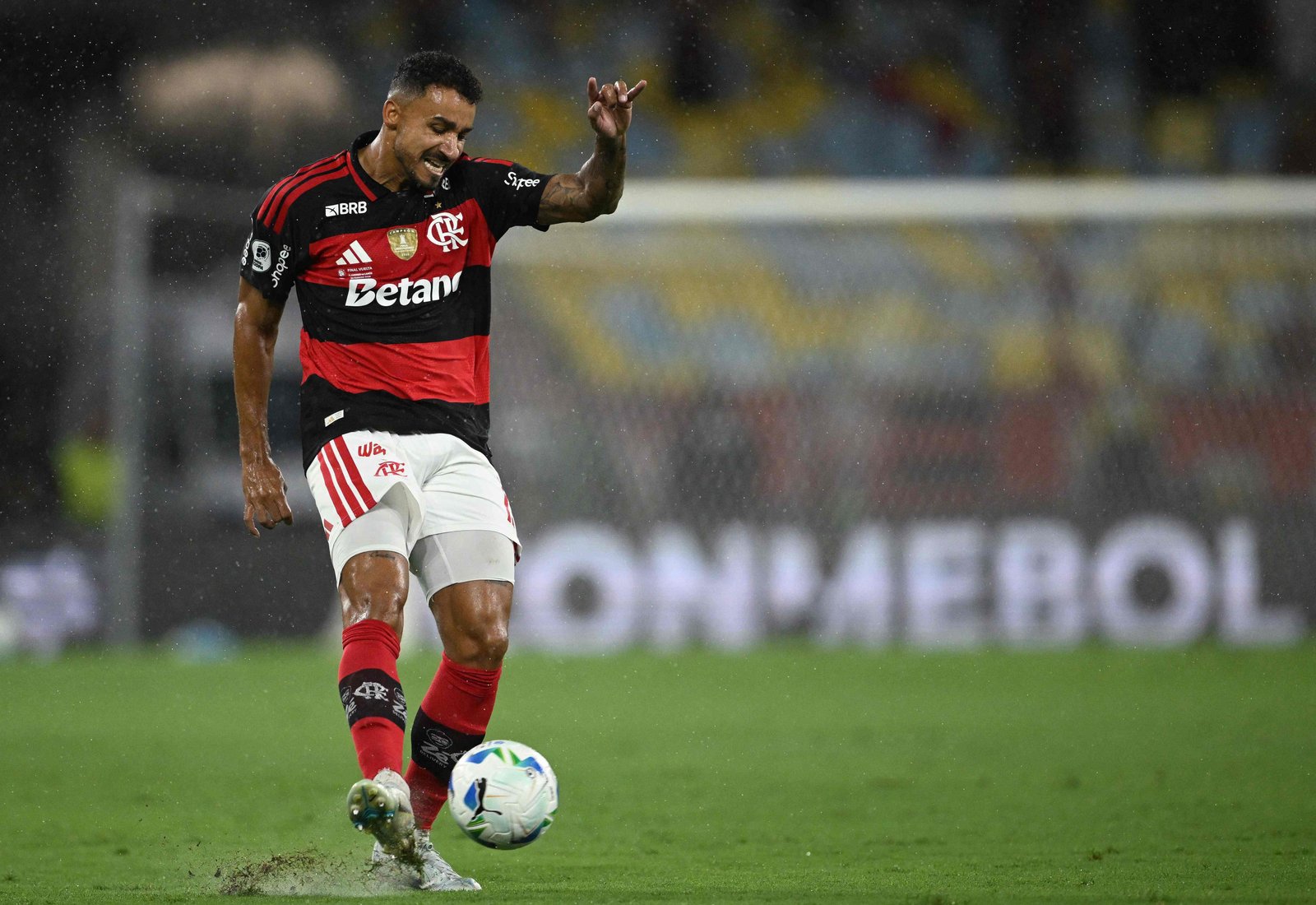 'A culpa é toda nossa', admite Danilo após derrota do Flamengo para o Lanús na final da Recopa