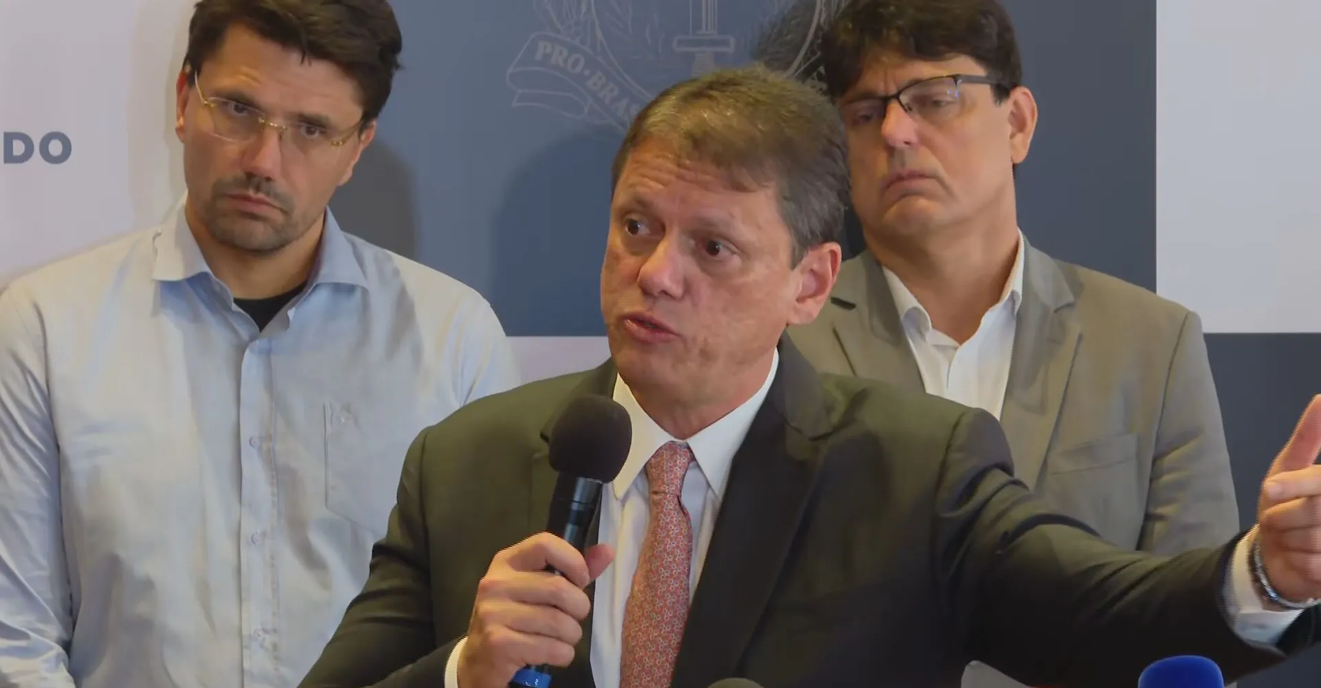‘Não vamos tolerar desvios’, diz Tarcísio após prisão de policiais acusados de extorsão e corrupção em SP