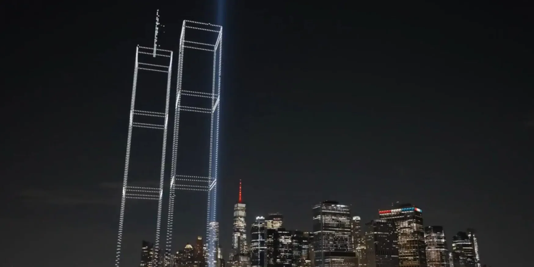 Vídeo: Nova York ‘reconstrói’ Torres Gêmeas com 2.977 drones em homenagem às vítimas do 11 de Setembro