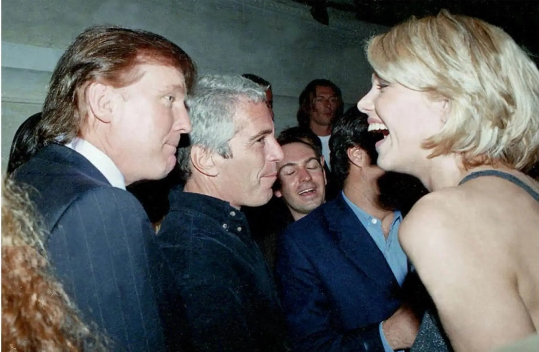 Trump diz que é hora de virar a página do caso Epstein após nova divulgação de documentos