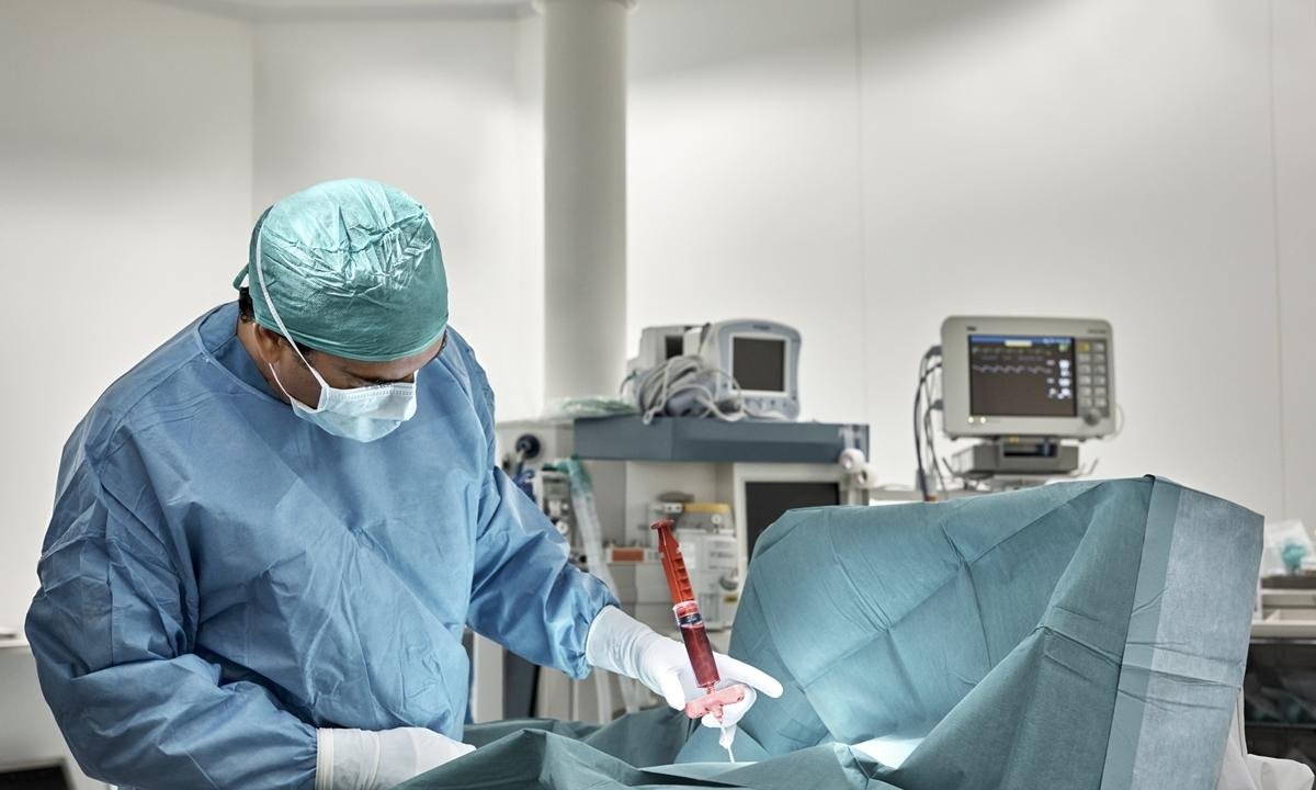 Médico famoso é condenado por morte em cirurgia para aumento de pênis