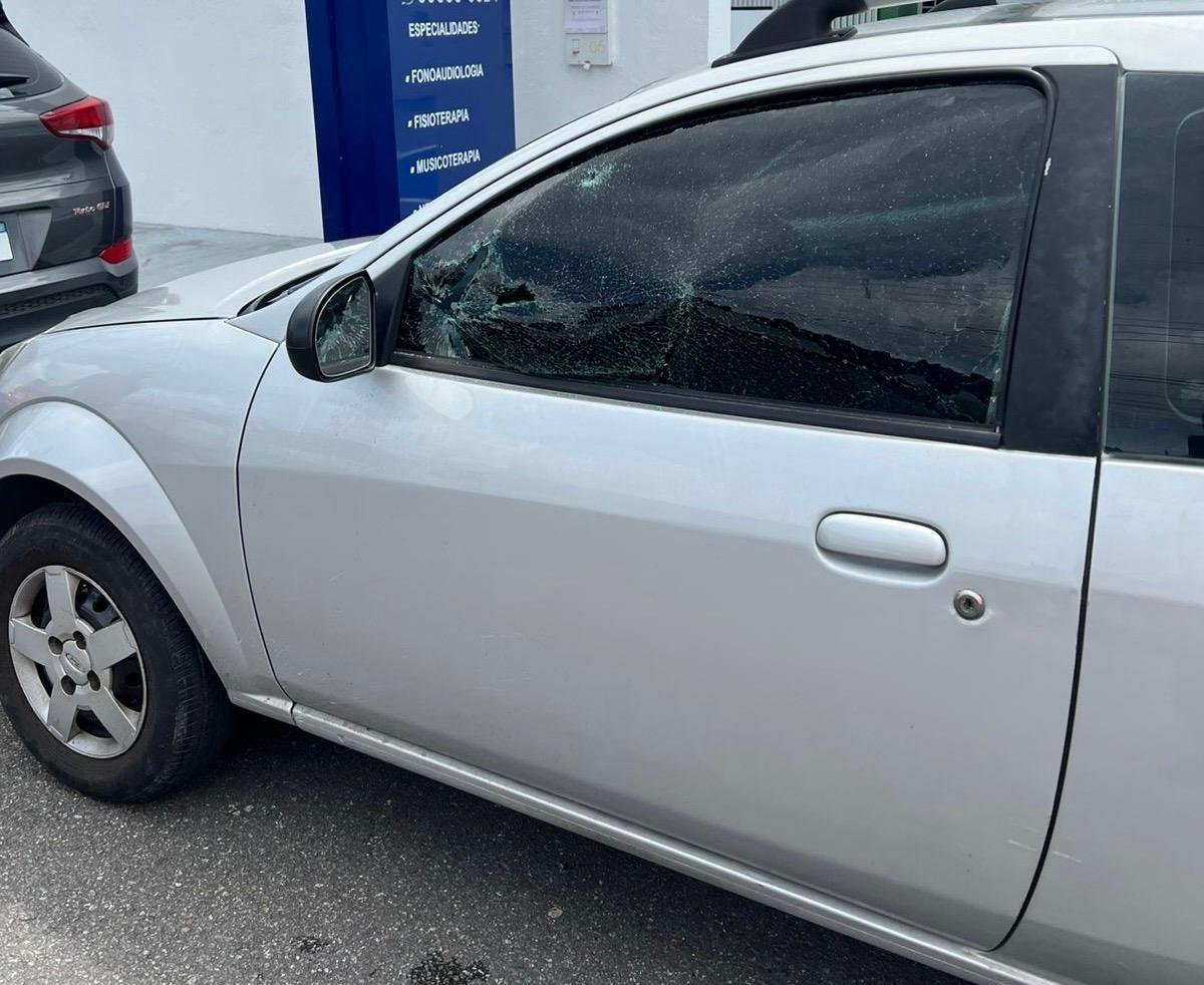 Criança autista presa em carro é resgatada pelos Bombeiros em Manaus | G1