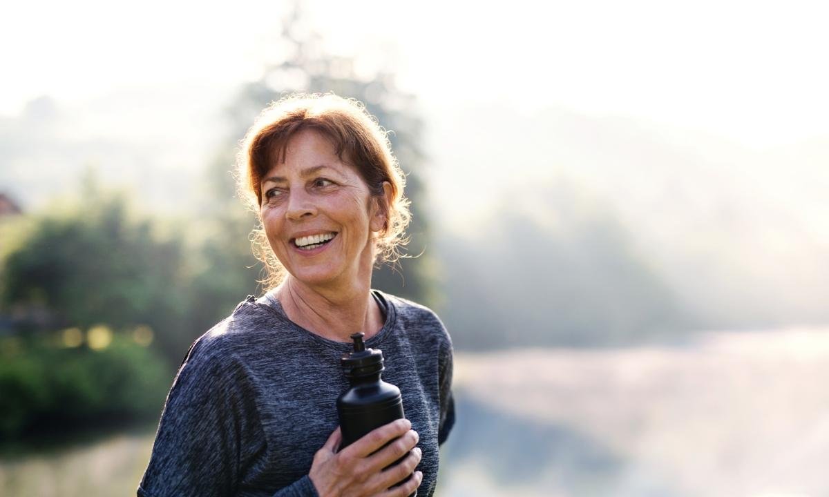 Descubra quais são os exercícios essenciais para mulheres após os 50