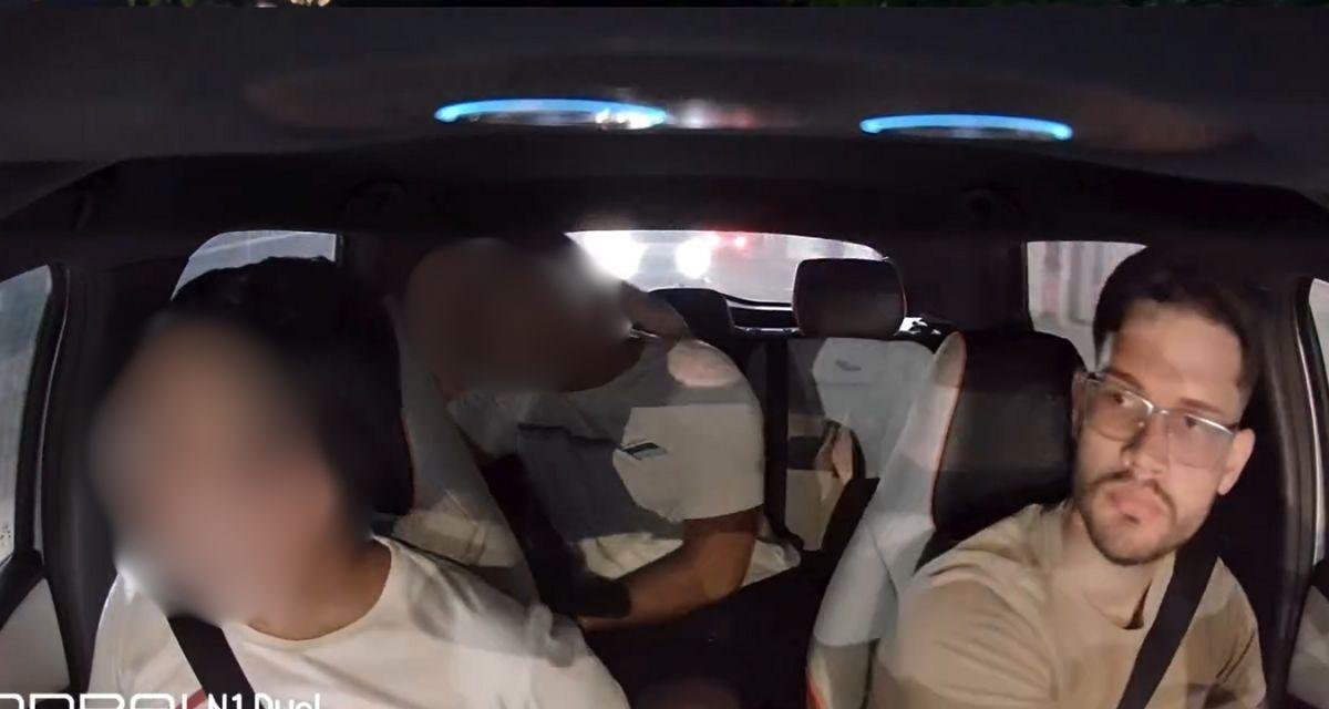 Motorista é agredido após expulsar passageiros do carro por ato sexual | G1