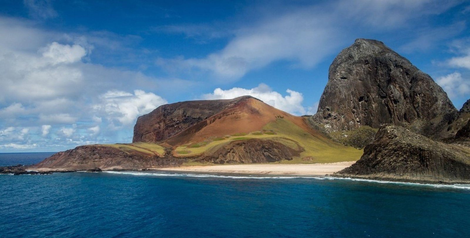 Veja os segredos de montanhas submarinas no ponto mais remoto do Brasil