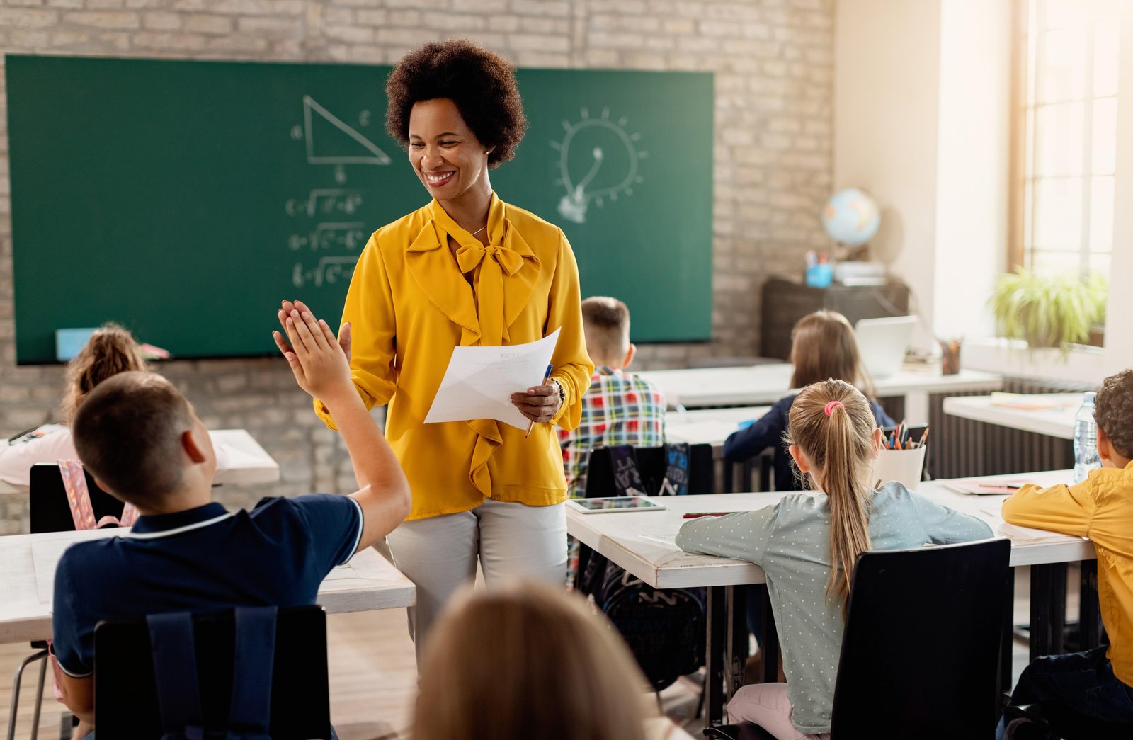 Concurso sem taxa oferece salários de até R$ 4,3 mil para professores | G1