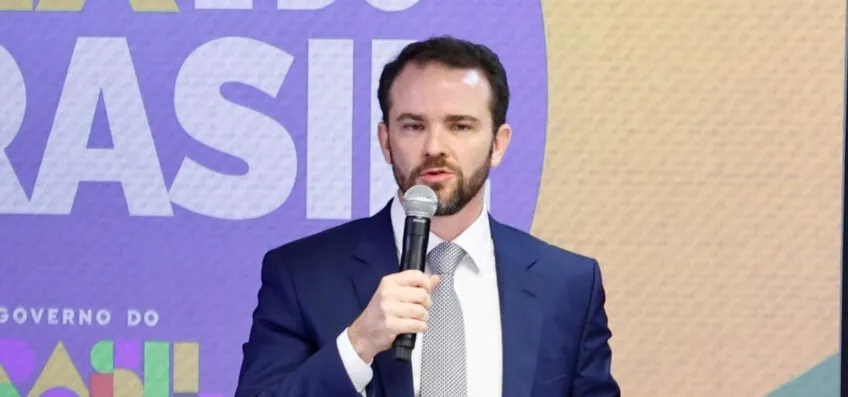Durigan associa Flávio a machismo após críticas à reforma tributária
