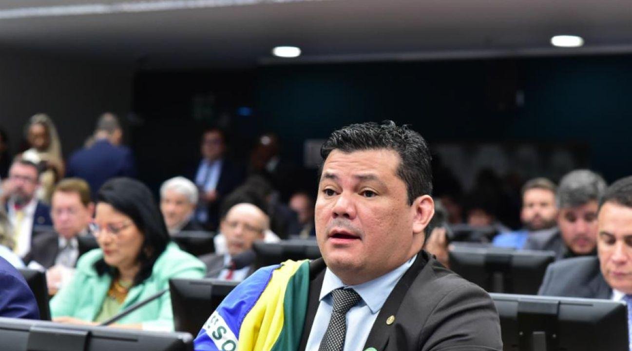 Moraes manda notificar Gilvan da Federal na Câmara por injúria contra general