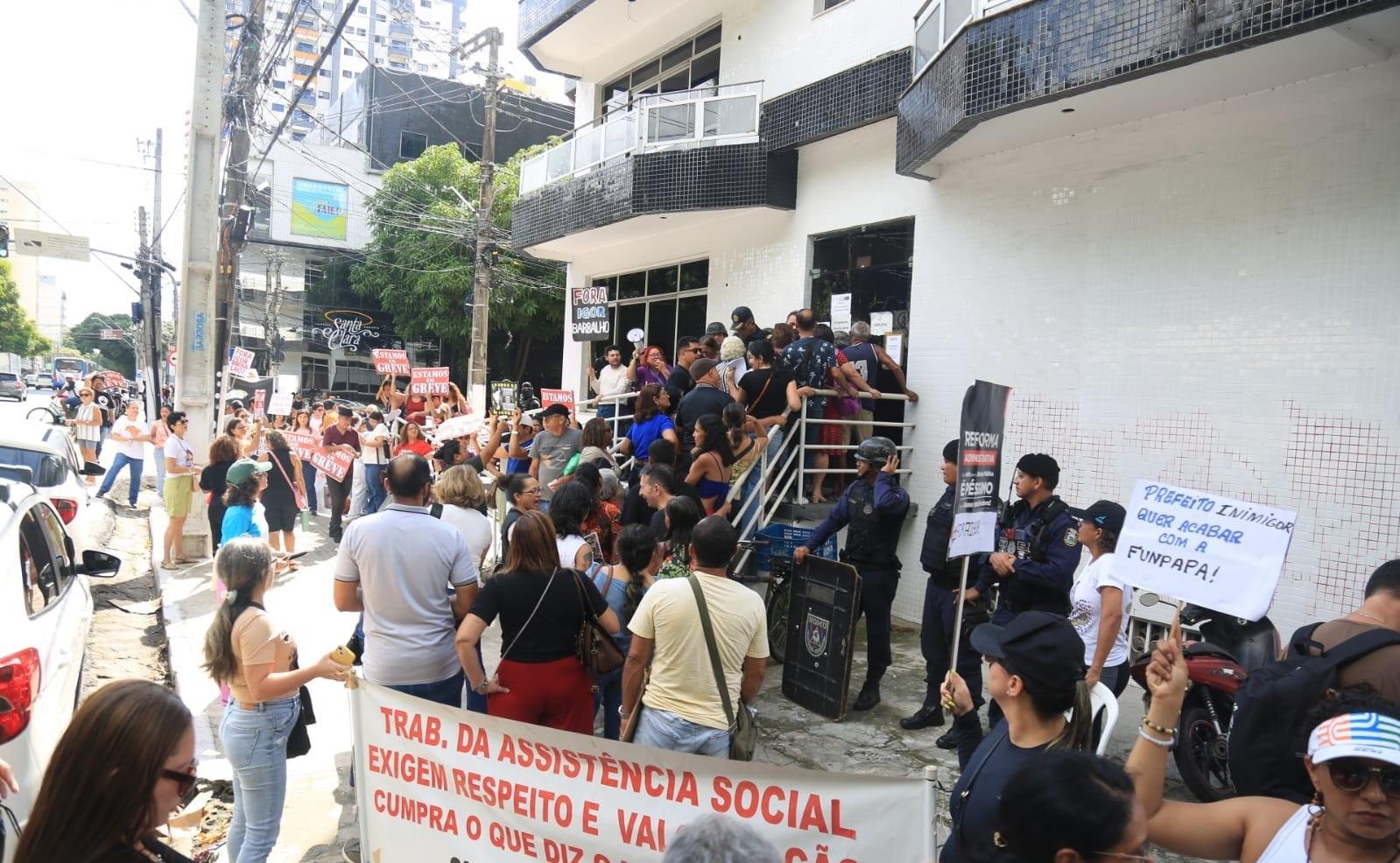 Servidores de Belém completam 15 dias de greve e fazem ato | G1