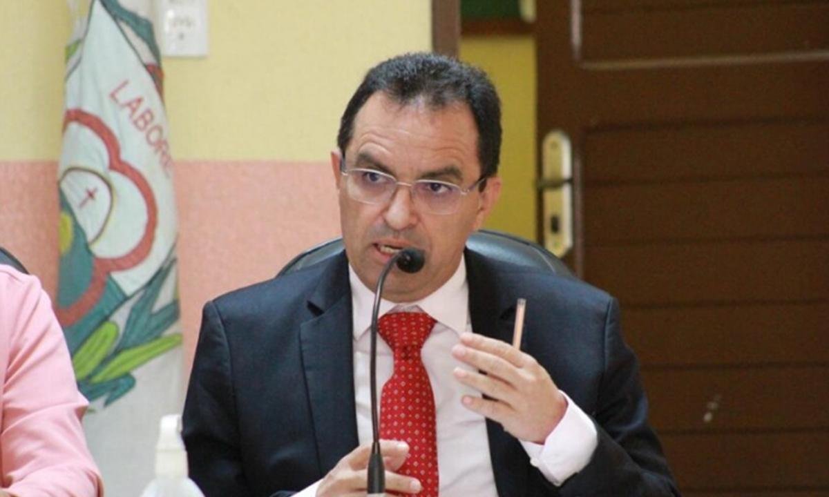 Deputado do PT é preso suspeito de passar pênis em mulher no aeroporto