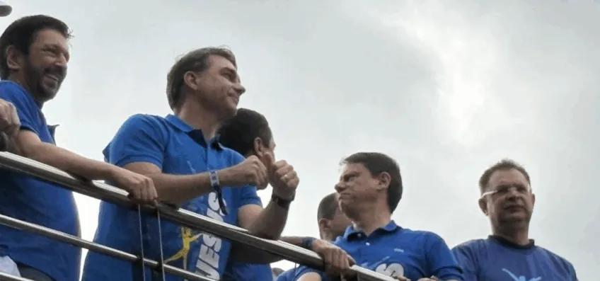 Flávio é ovacionado e Messias se isola em trio da Marcha para Jesus