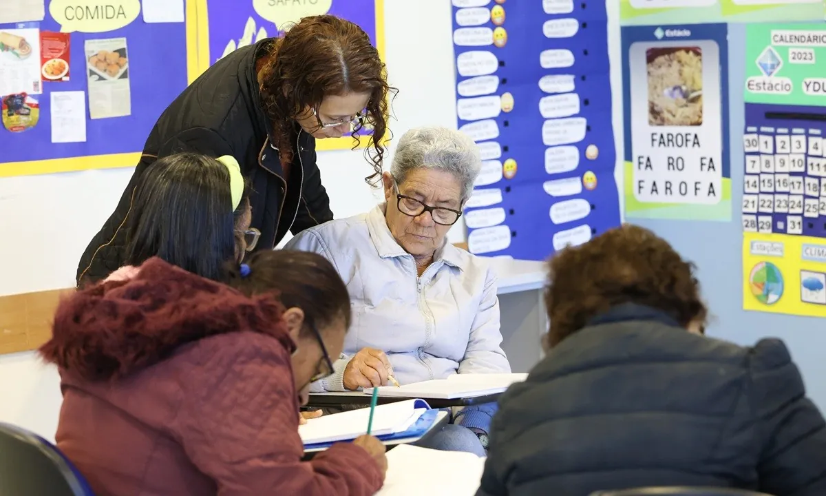 Curso gratuito de alfabetização para morador de Campos abre inscrições | G1