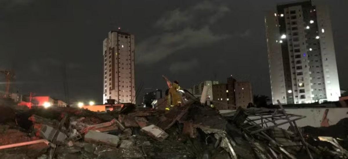 Prédio de quatro andares desaba em Guarulhos; ninguém ficou ferido