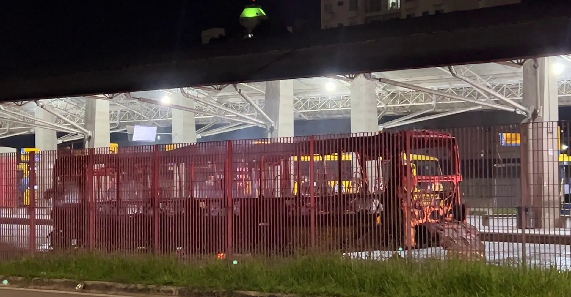 Ônibus pega fogo dentro de terminal em Jundiaí | G1
