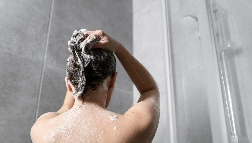 Nem todos os dias, nem mesmo uma vez por semana: com que frequência você deve lavar o cabelo, segundo a ciência?