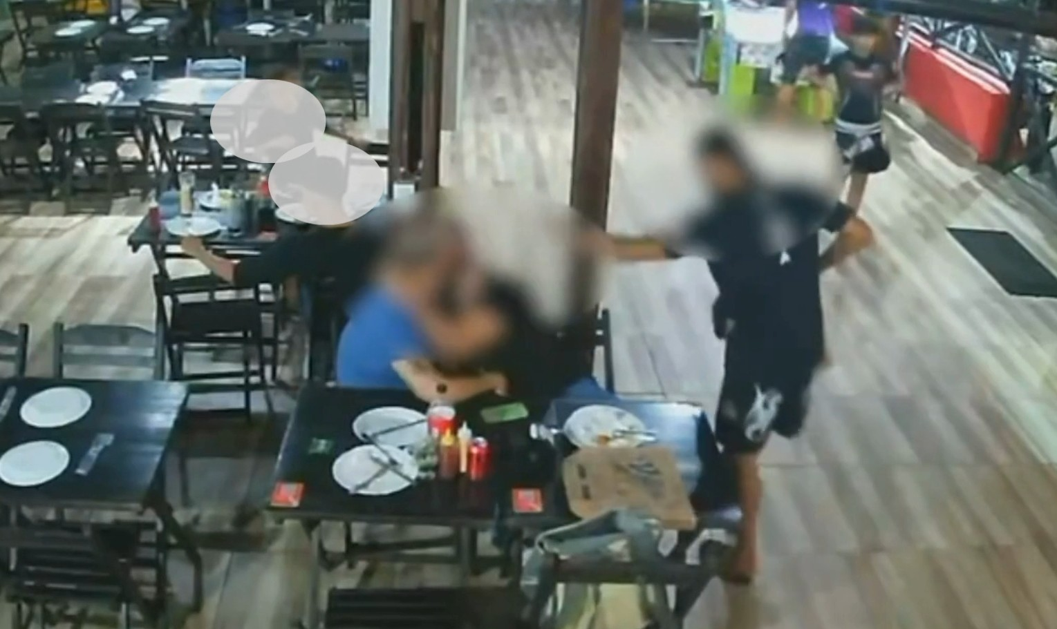 Lutador é indiciado por homofobia e agressão contra casal em pizzaria | G1
