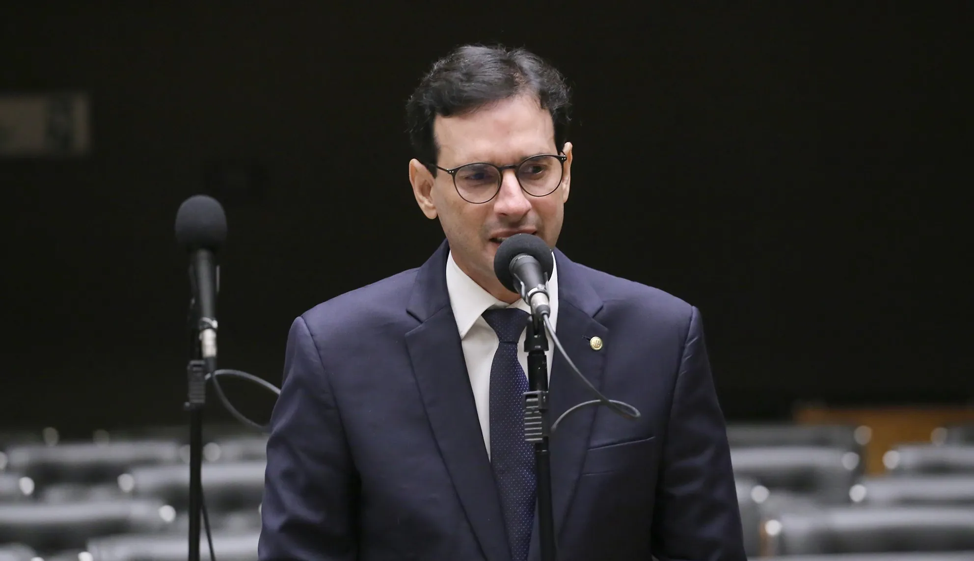 Motta se reúne com governo e cúpula da PEC da escala 6x1, mas impasse sobre regra de transição segue até segunda-feira