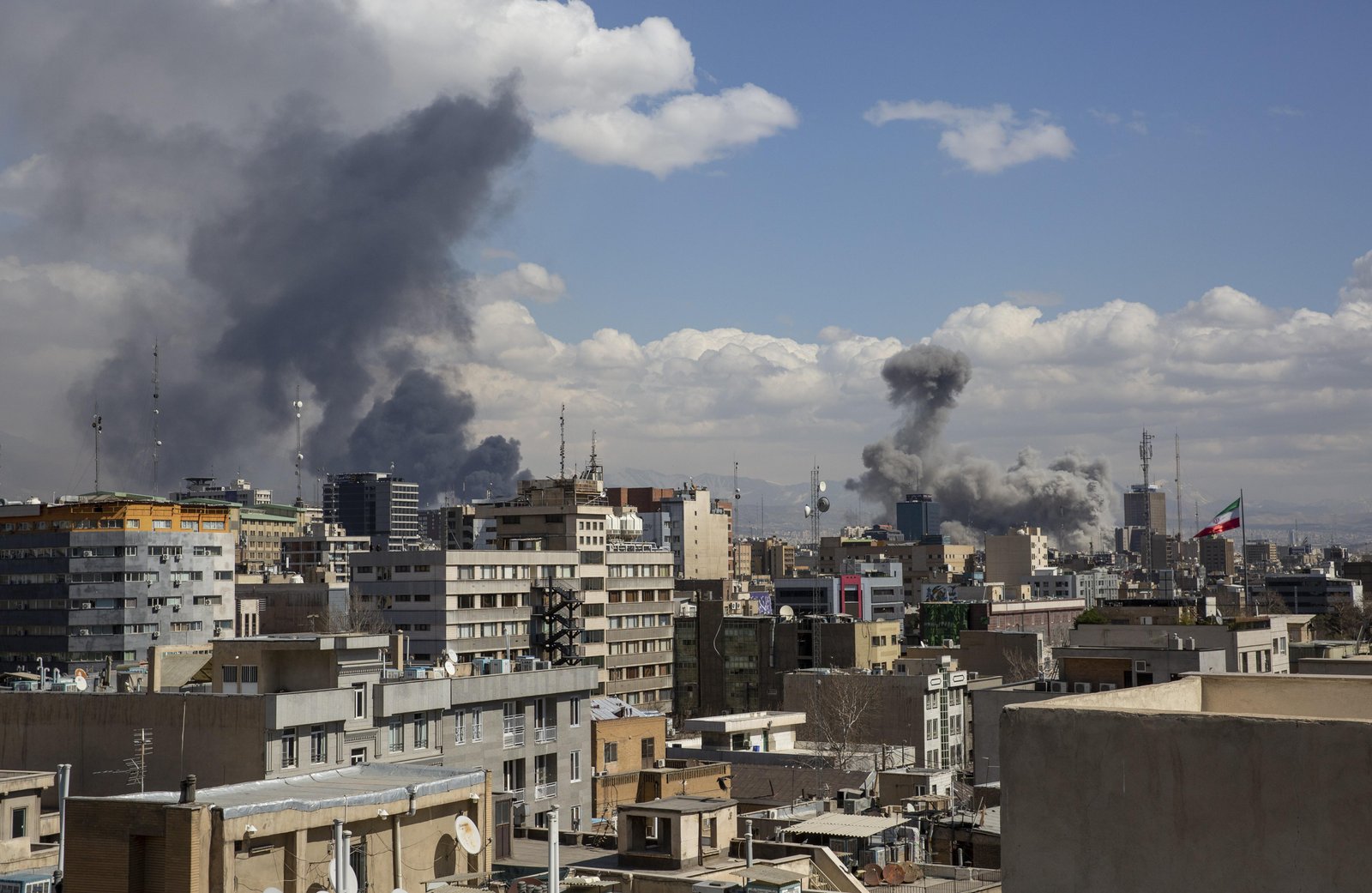 Guerra no Irã pode reduzir alívio nos juros e frear PIB em 2026