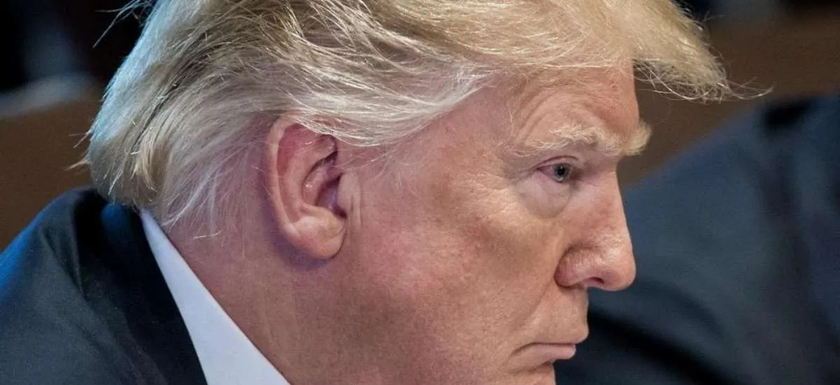 Por que Trump intensificou disputa com a imprensa ao barrar jornalistas da Casa Branca
