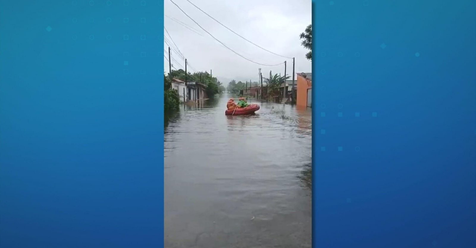 Temporal no litoral de SP deixa desabrigados e interdita Mogi-Bertioga