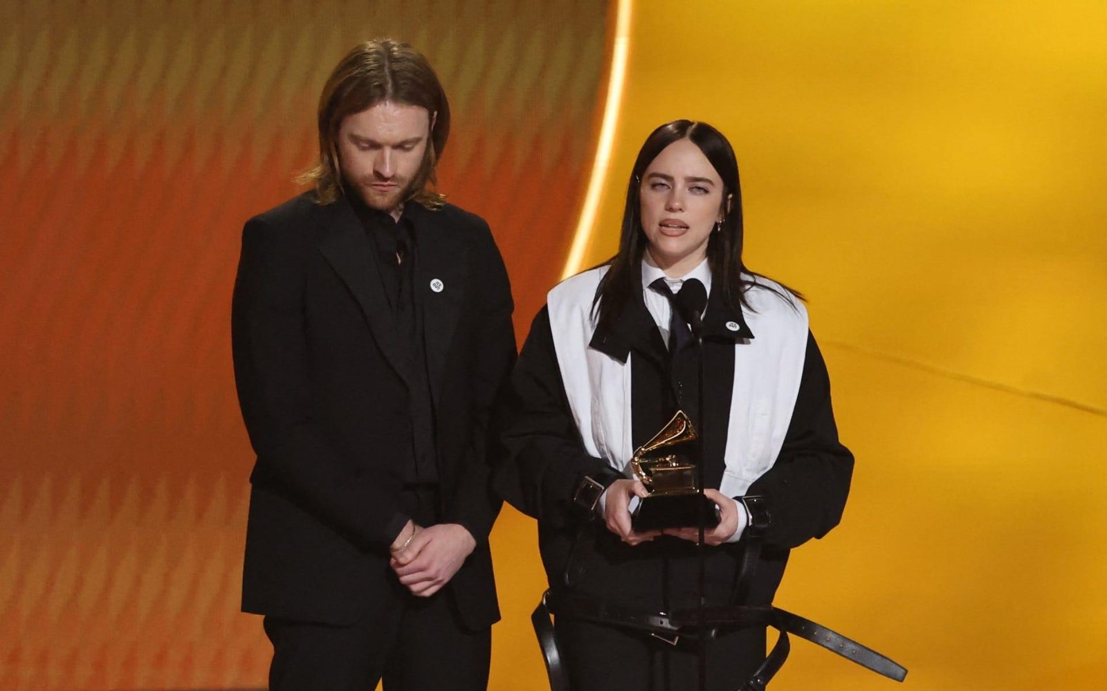 “Ninguém é ilegal em terra roubada”, diz Billie Eilish em crítica ao ICE