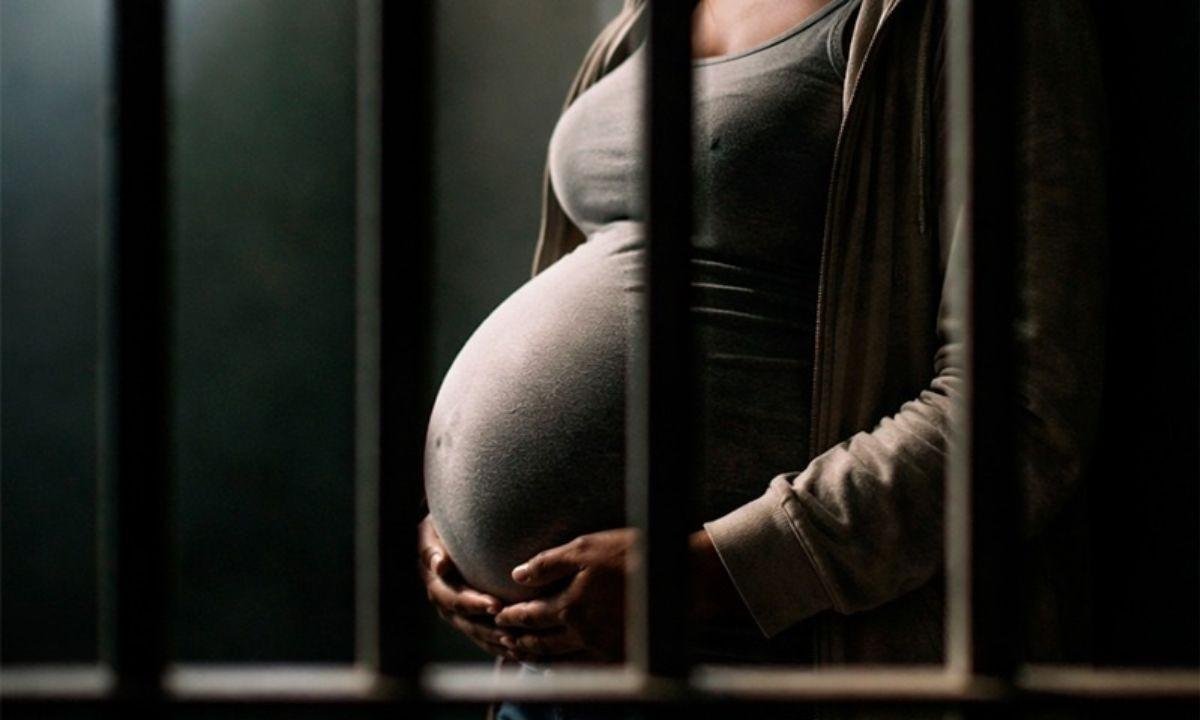 Grávida de 9 meses é solta após ser confundida com foragida em MS | G1